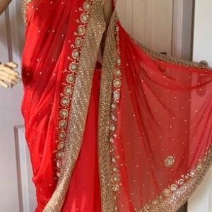 Saree sari czerwone ozdobione zlotem 022