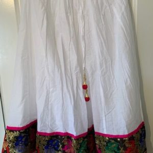 Spodnica bialo kolorowa, bawelna, border (187)